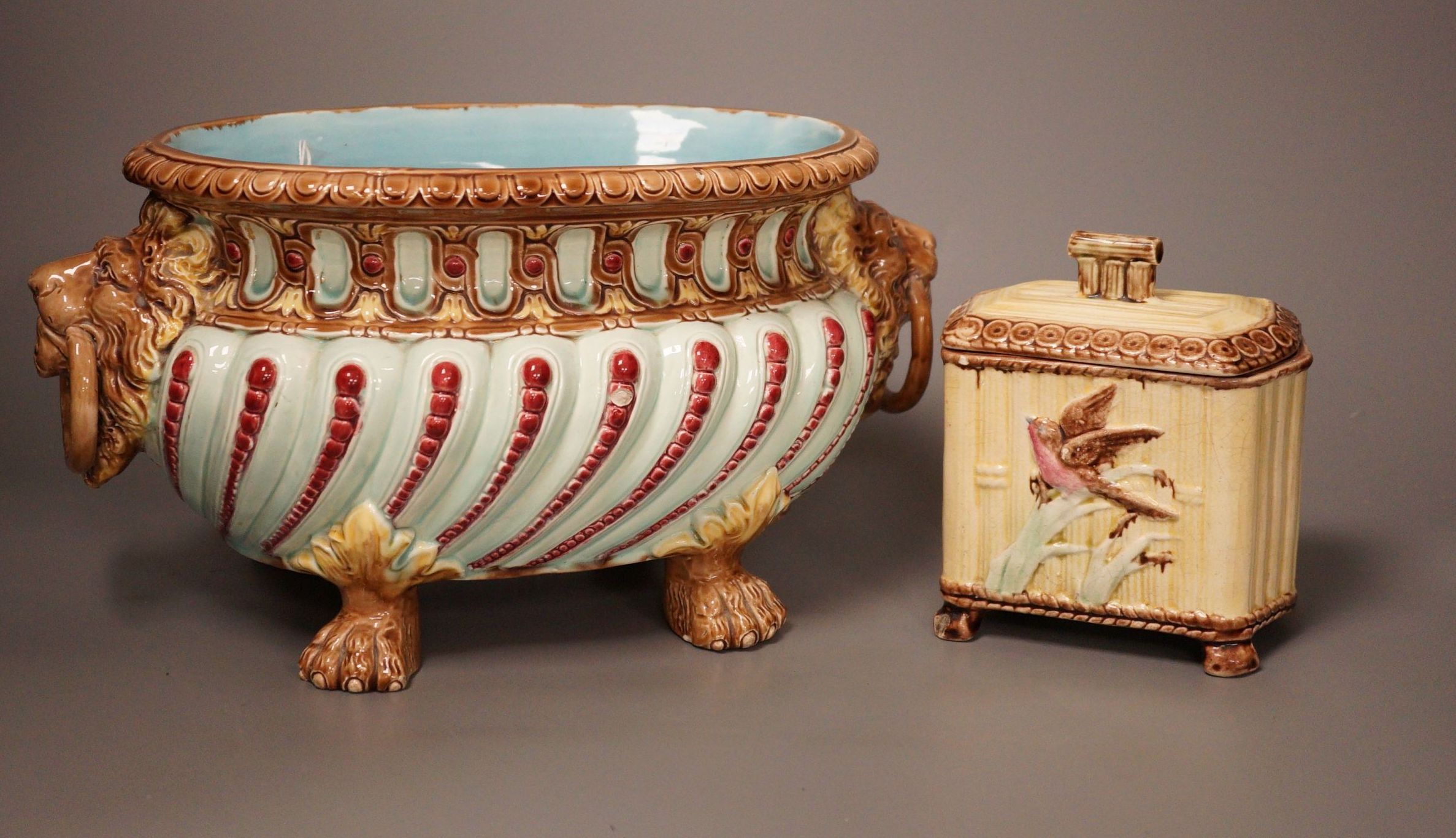 A Continental majolica tureen and a tea caddy, largest 32cm